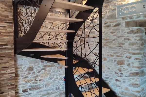 Réalisation d'un escalier deux quarts tournants métal bois et ses garde-corps à Bouvron