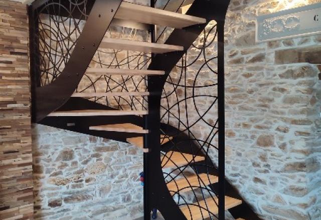 Réalisation d'un escalier deux quarts tournants métal bois et ses garde-corps à Bouvron