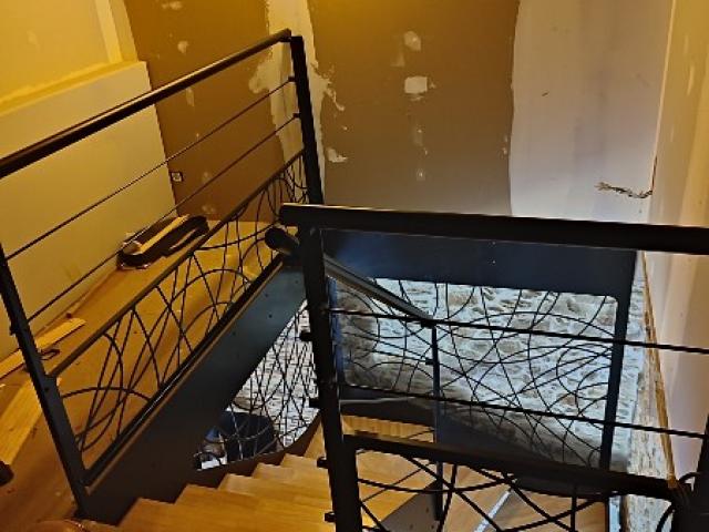 Réalisation d'un escalier deux quarts tournants métal bois et ses garde-corps à Bouvron