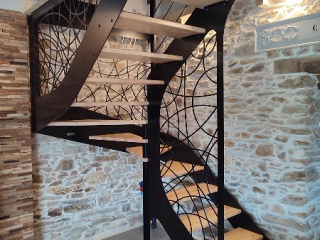 Réalisation d'un escalier deux quarts tournants métal bois et ses garde-corps à Bouvron